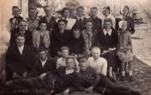 Коллектив учителей и учащихся Орловской 7-летней школы 1953 г